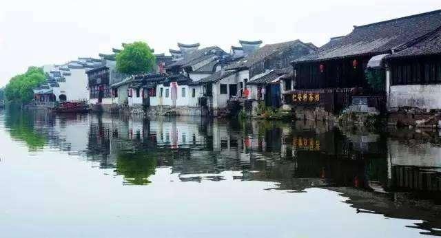 十年前那个徒手接坠楼女童的妈妈,十年后再次回到小区,感慨万千